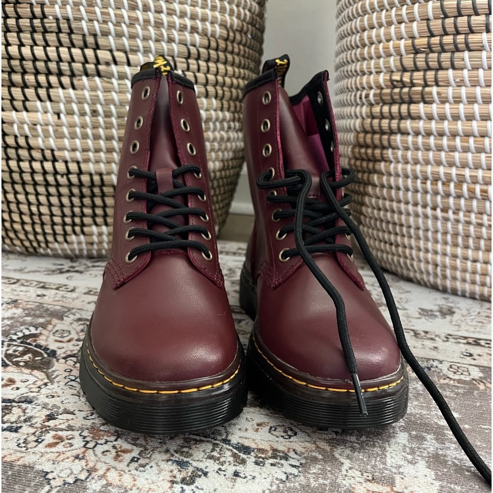 Women’s red Dr martens size 6